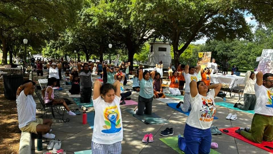 Yoga at Texas State Capitol! Consul General joined Art of Living, Yoga Bharti and other organisations in commemorating the 10th International Day of Yoga 2024 at State Capitol, Austin.