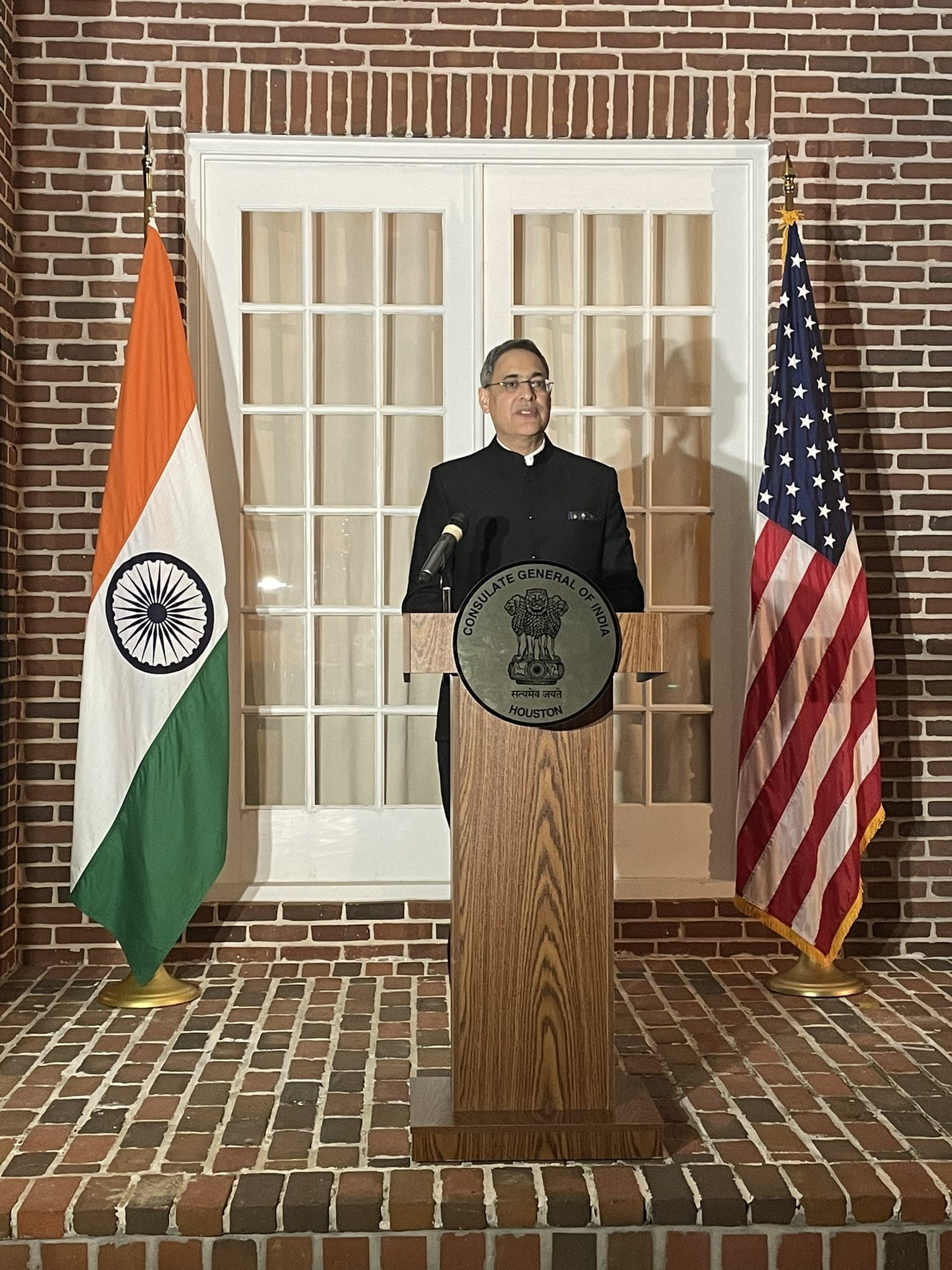 Mayor of Houston SylvesterTurner , Congressman AlGreen, Fort Bend County Judge KPGeorge and Judge Juli joined Consul General to celebrate the 73rd RepublicDay of India on 26 January 2022