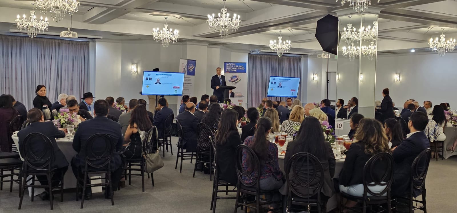 Consul General joined Mr. Lorenzo Simonelli, Chairman and CEO Baker Hughesco at the event organized by the Indo-American Chamber of Commerce of
Greater Houston on April 4,2023