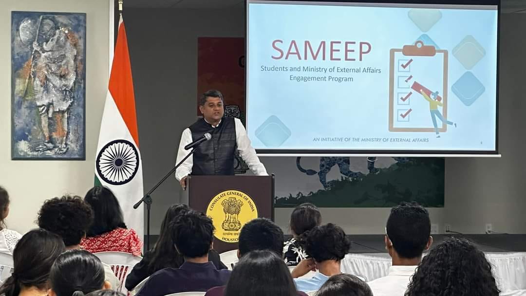 Consul General interacted with summer interns from Sewa International, Houston comprising mostly of High School Students from Indian American Community. Campaign inaugurated by Hon’ble Prime Minister, the students also joined in planting a tree in the Consulate premises.