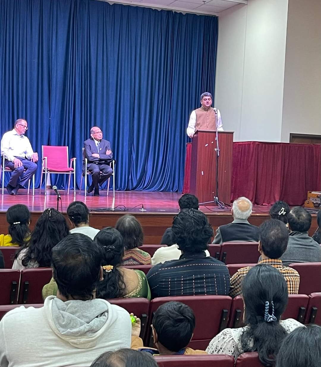 Consul General interacted with members of the Indian-American community in Midland, Texas at the Hindu Association of West Texas on March 15,2024