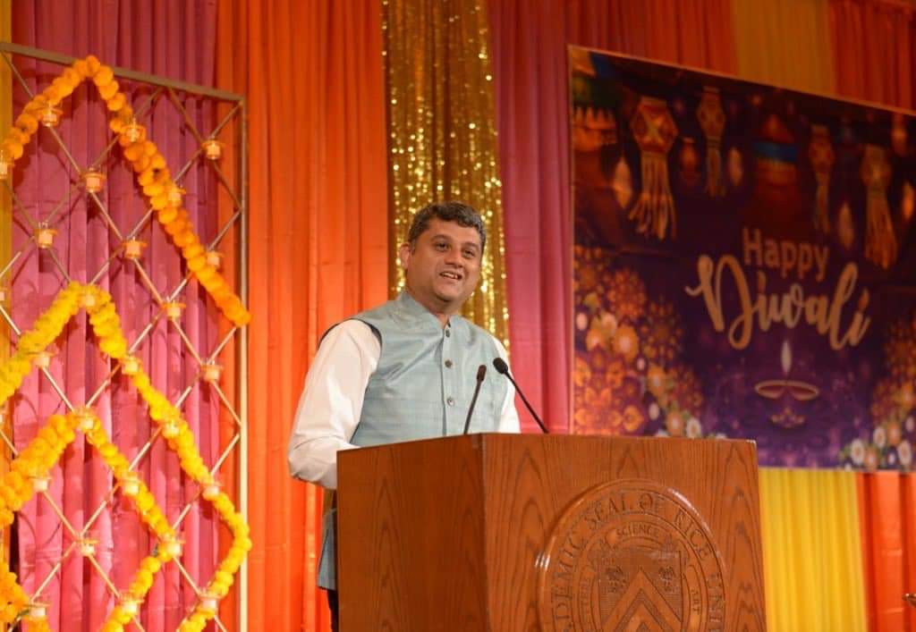 Consul General  joined the Indian Students of Rice University for Diwali Celebrations, along with the President and Vice President of the University and Mayor of The City of Missouri City, Texas