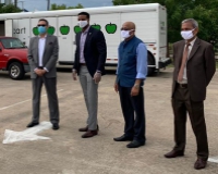 Consul General participated in the food distribution drive organized by India House, Houston in collaboration with Houston Food Bank on July 20, 2020